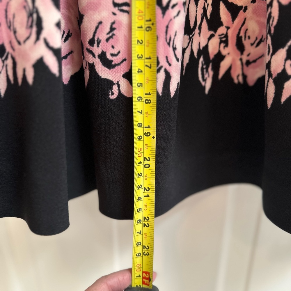 LUXE by Carmen Marc Pink Roses 💗🌹 dress, back zipper. Black Belt💖Easter dress - Picture 4 of 11